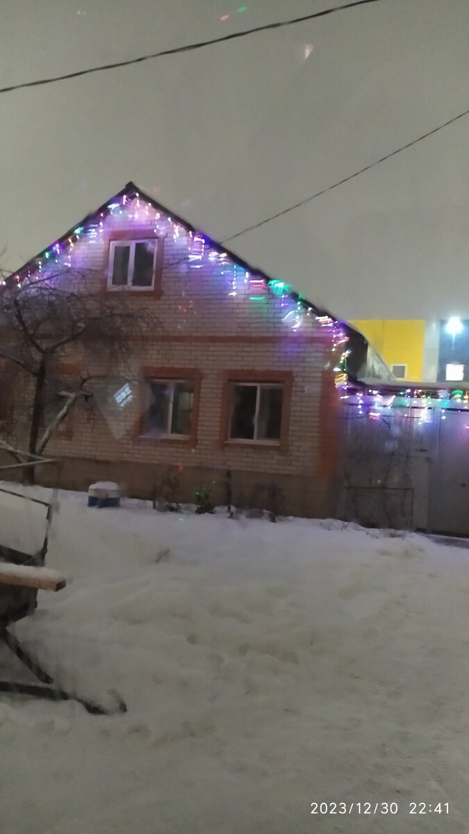 Так украшены многие дома в городе 