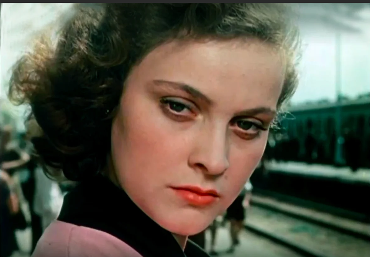 "Что же он в ней нашел?" -"Видимо, человека...." -"А я?" - заключительный диалог из фильма "Разные судьбы". 