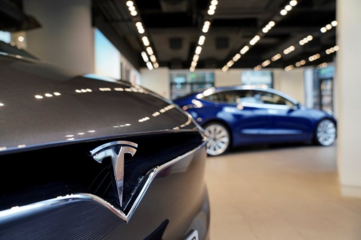    РИА Новости: в Киеве загорелся автосалон Tesla