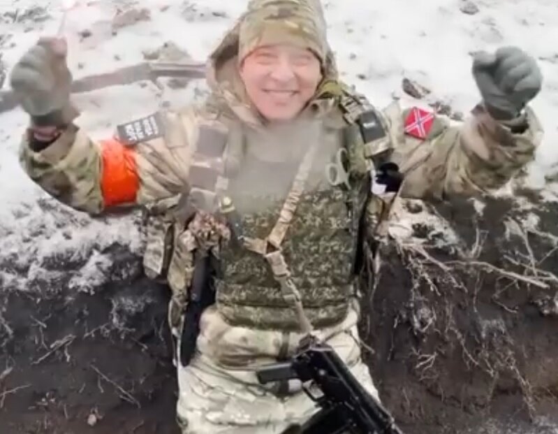 Охлобыстин поздравляет с Новым годом из окопа