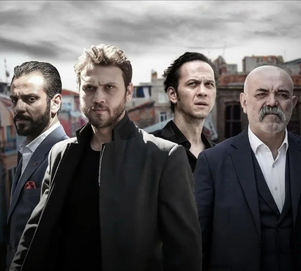 Номер 1. Чукур . Шедевральный сериал с рейтингом 8.4 .Жанр : триллер, боевик,криминал.Лучший сериал который только видел, все время в напряжении , нет никакого мыла. Минус это очень мног серий, отснято 4 сезона, но смотрится легко.