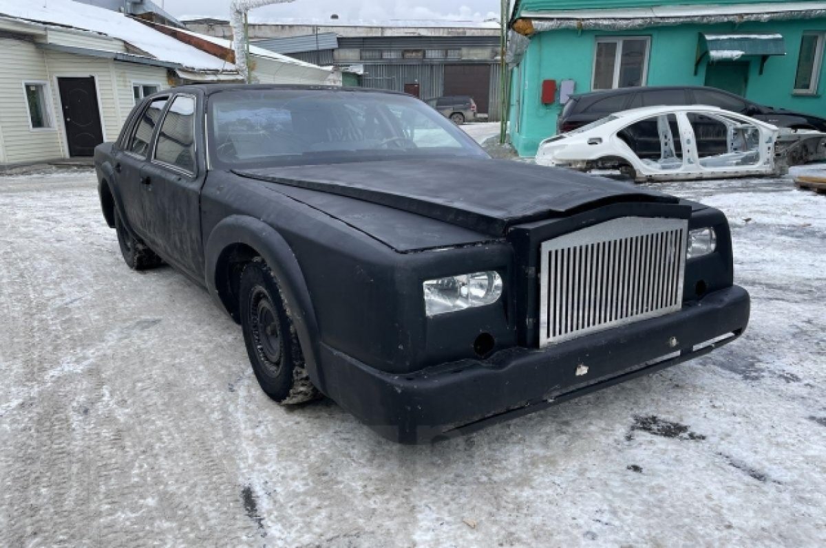    В Новосибирске «Бэтмобиль» 1990 года продают за 385 тысяч рублей