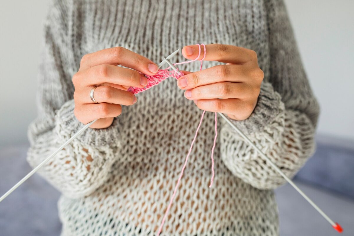 Knitting hands