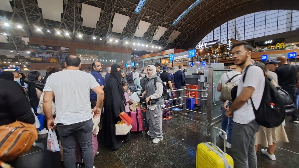 Аэропорт Стамбула, куда прилетают египтяне, чтобы потом бежать в Европу. Фото автора канала для Дзен.