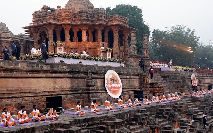 Более 4 тысяч йогов поставили новый рекорд по выполнению Сурья-намаскар