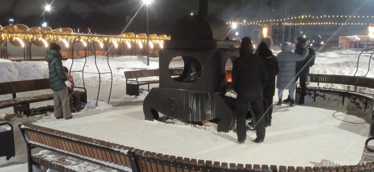 Можно погреться около печки 😄