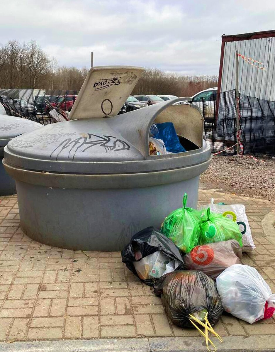 Вижу виднеется справа мой синий пакет)