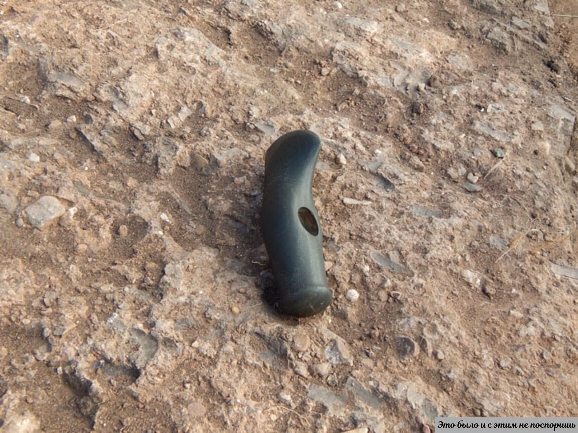 Молоток, найденных в недрах памятника археологии Чумарово I. С сайта – https://clck.ru/37Cfv5 