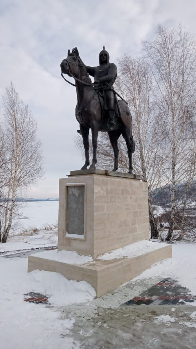 Какой памятник построили