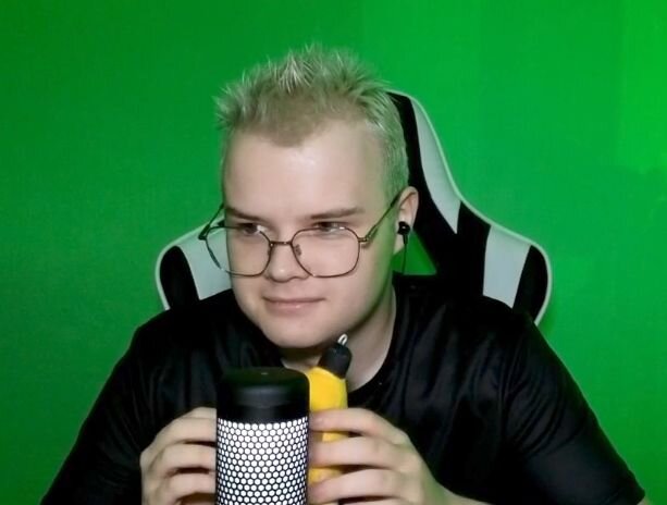 ни в коем случае не смотрите этого мальчишку-нахальника