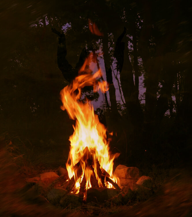 Огонь в костре горит, зовёт... коллаж придти из интернета...