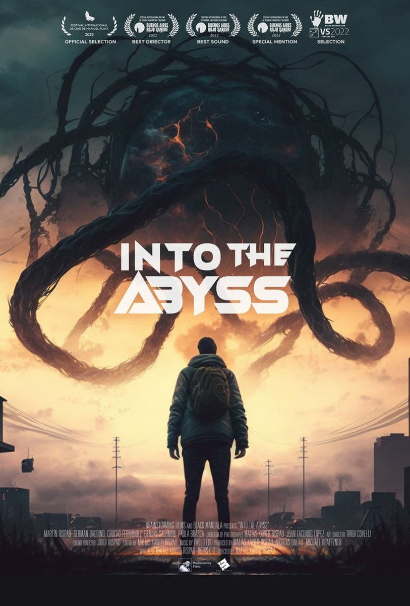 Пробираясь через заброшенные здания в поисках еды и воды, Бэннон находит лишь угрозу, исходящую от демонов, спустившихся с неба.