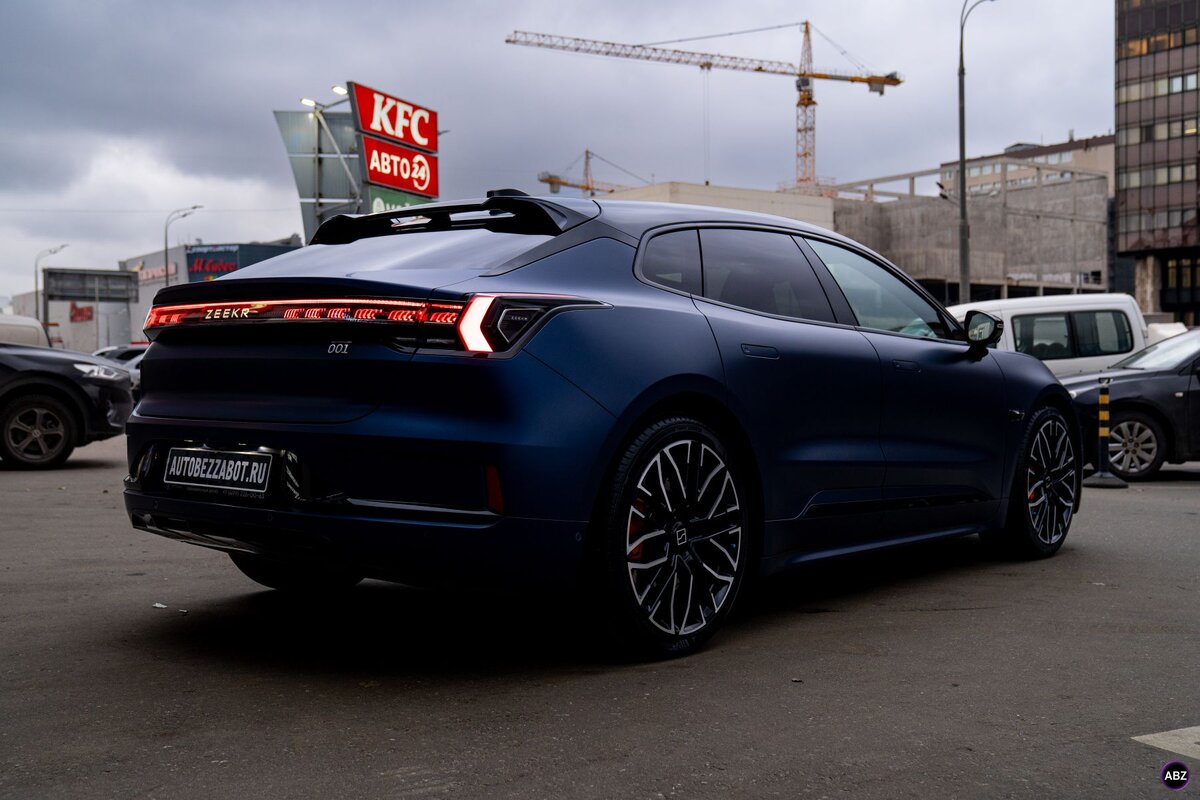 Zeekr 001 sports