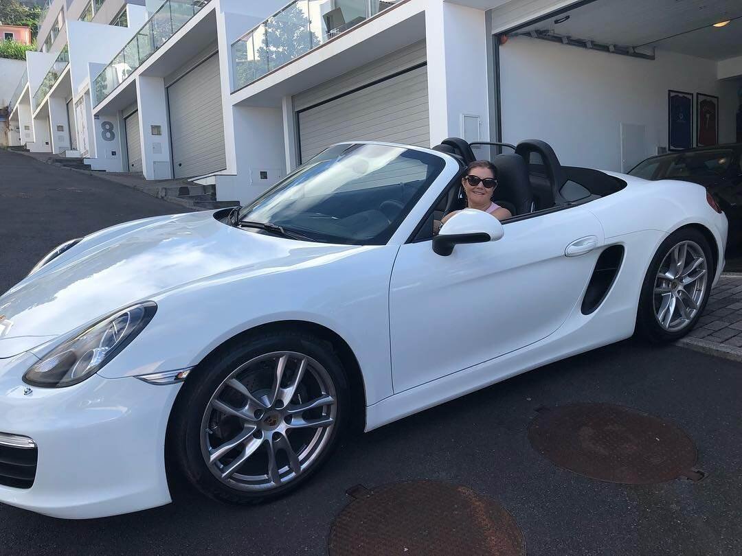    Первый автомобиль Долорес АвейруСоцсети