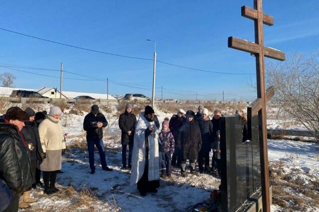    Ежегодно в день памяти приезжают родственники и близкие погибших, несут цветы и свечи, посещают храм. Фото: Иркутская епархия/ Иркутская епархия