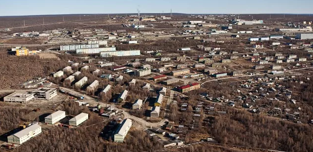 foto-na-telefon.ru. Фото с Яндекса. Фото посёлка Айхал. В правом нижнем углу частный сектор, в этом месте строились частные домики. Улица Таёжная.