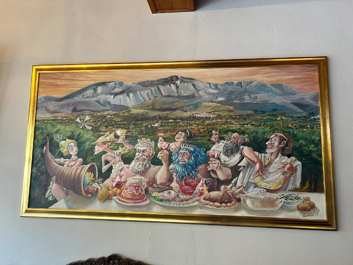 Вот вам праздничный стол в Греции. Картина в одной из горных таверн (фото автора)