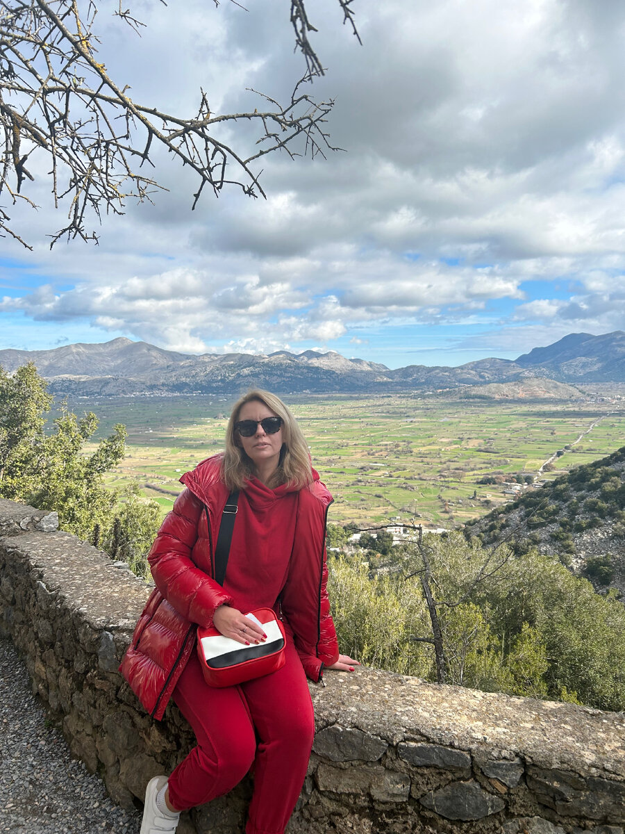 Автор высоко в горах, снега нет (фото из архива автора)