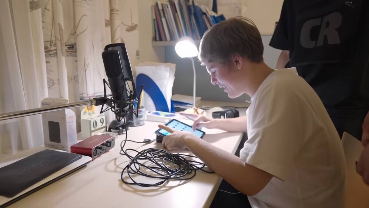 лицо дорогих звукозаписывающих студий представили?