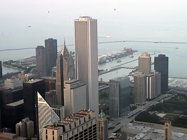 видно Navy Pier - развлекательная зона с высоты Sears Tower