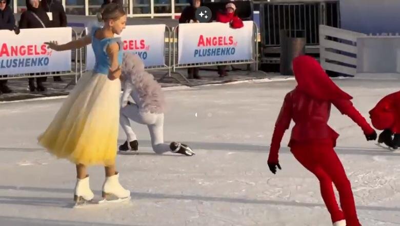     Фото: скриншот с видео . Ист. — Angels of Plushenko | Fan Group в ВК Фотография взята из открытых источников.