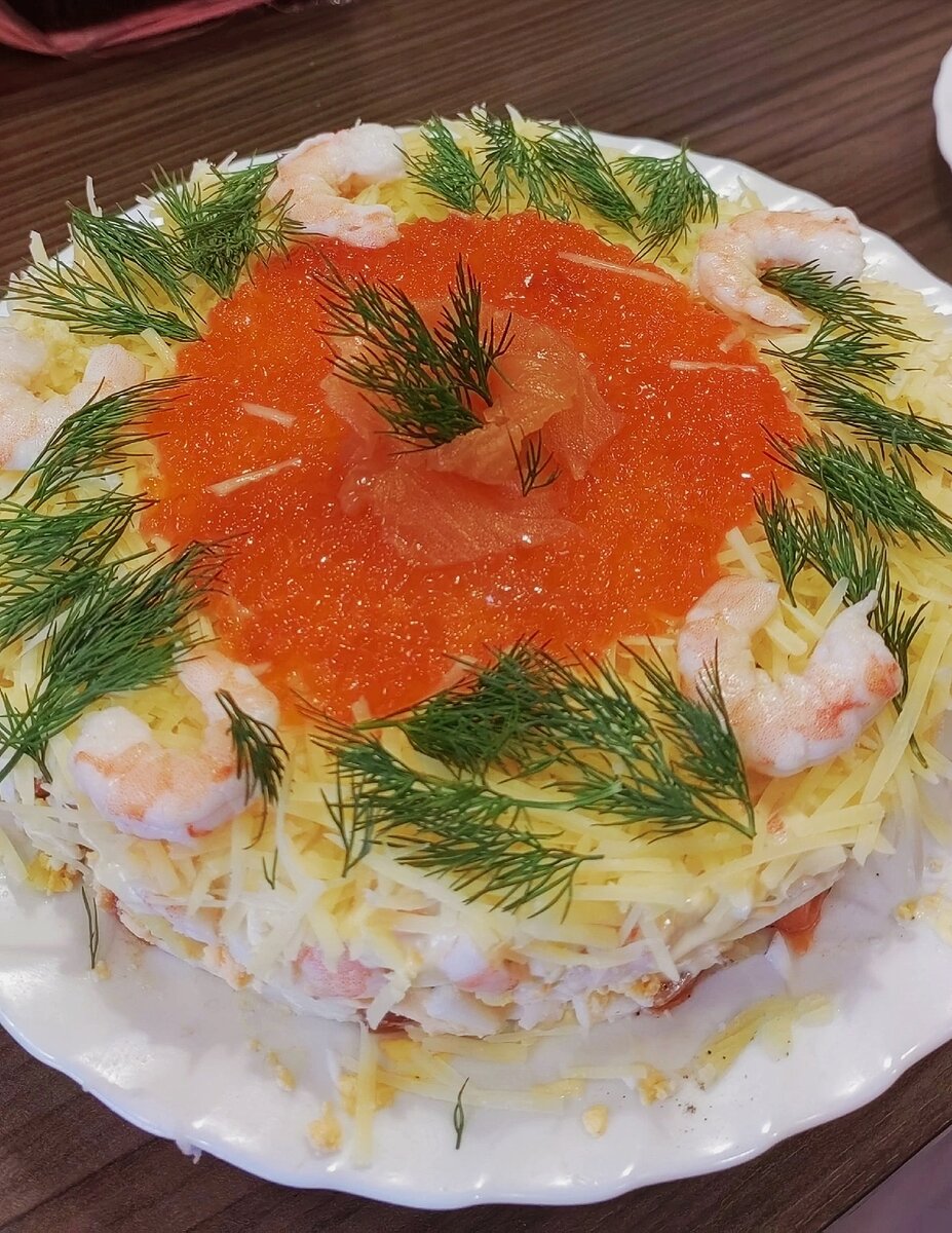 Салат с кальмарами, креветками и кукурузой