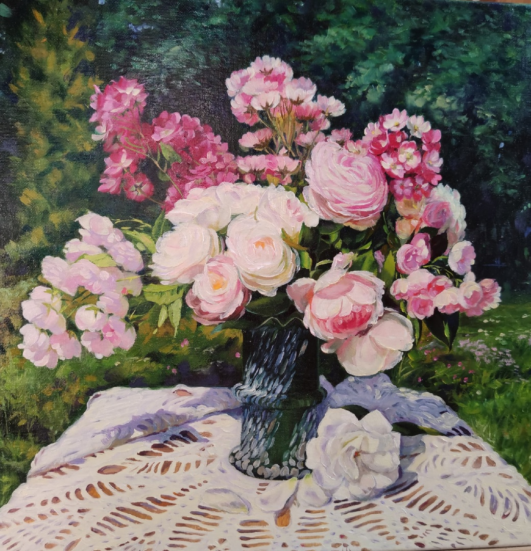 Нежные розы из собственного сада.