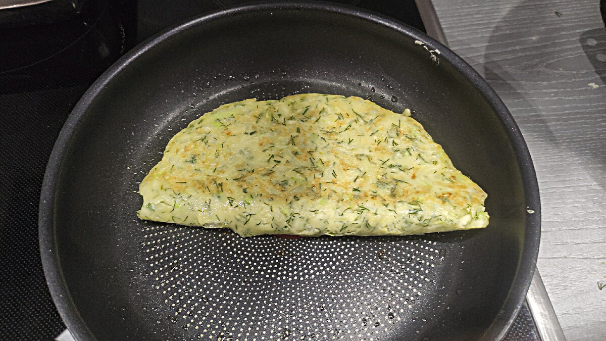 Первый чебурек готов. 