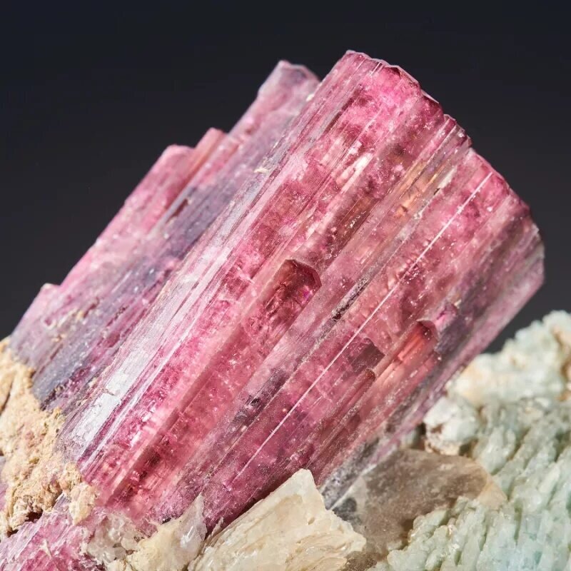 Турмалин. Фото из открытых источников