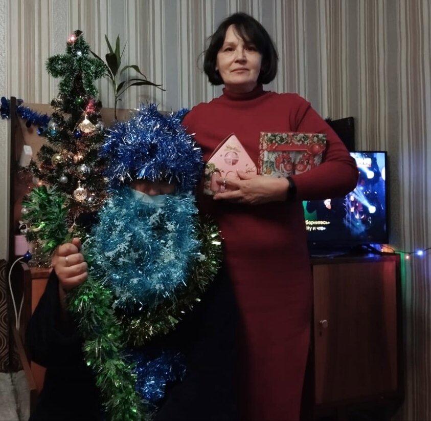 Я с Дедом Морозом и с подарками))) фото сына.