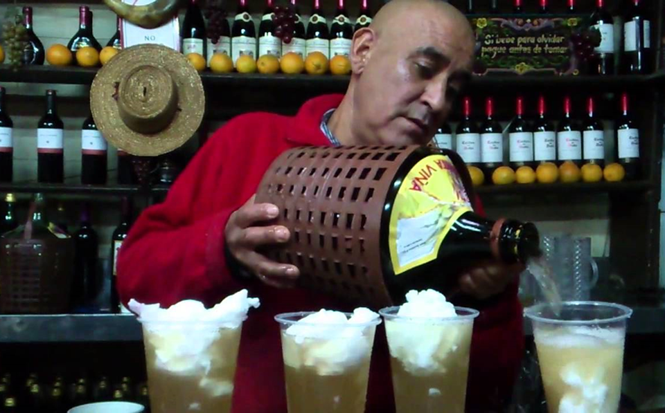 1. Винные коктейли - национальная традиция Коктейли Землетрясение (Terremoto), Бургундия (Borgona), Плавание (Navegado) и, конечно же Писко Сауэр (Pisco Sauer) - это все Чили, в первую очередь Чили.