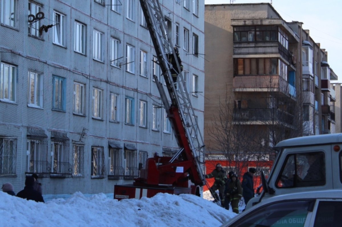    Семеро взрослых и ребёнок спасены пожарными в Большом Камне