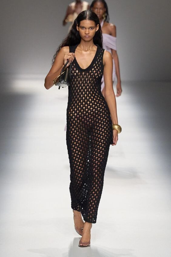 Платье бренда Blumarine коллекция Ready-to-wear Spring 2024 (черный вариант) 