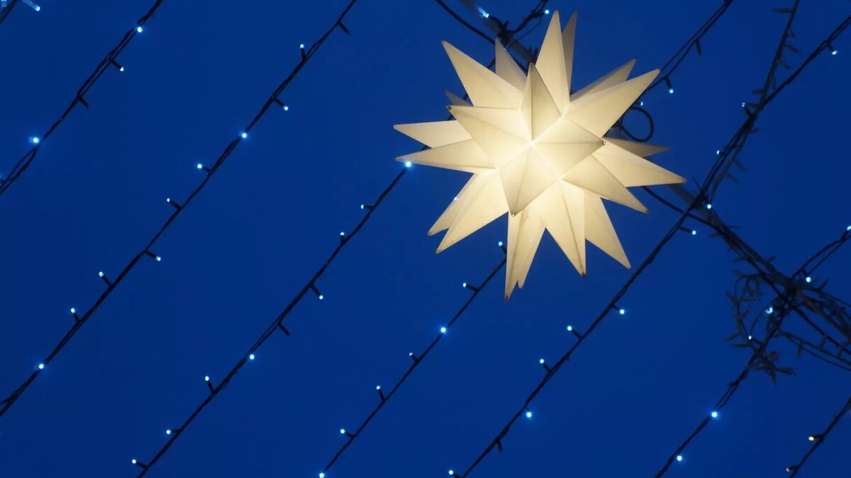     Нижний Новгород уже занял свое место в сердцах туристов, как одно из лучших мест для празднования Нового года и Рождества. В этом году столица Приволжья снова готова встречать гостей. NewsNN собрал самые интересные рождественские мероприятия, которые пройдут в городе.