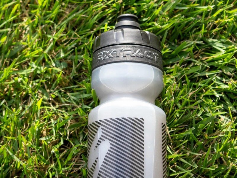    Extract превращает велосипедную бутылку в фильтр для воды