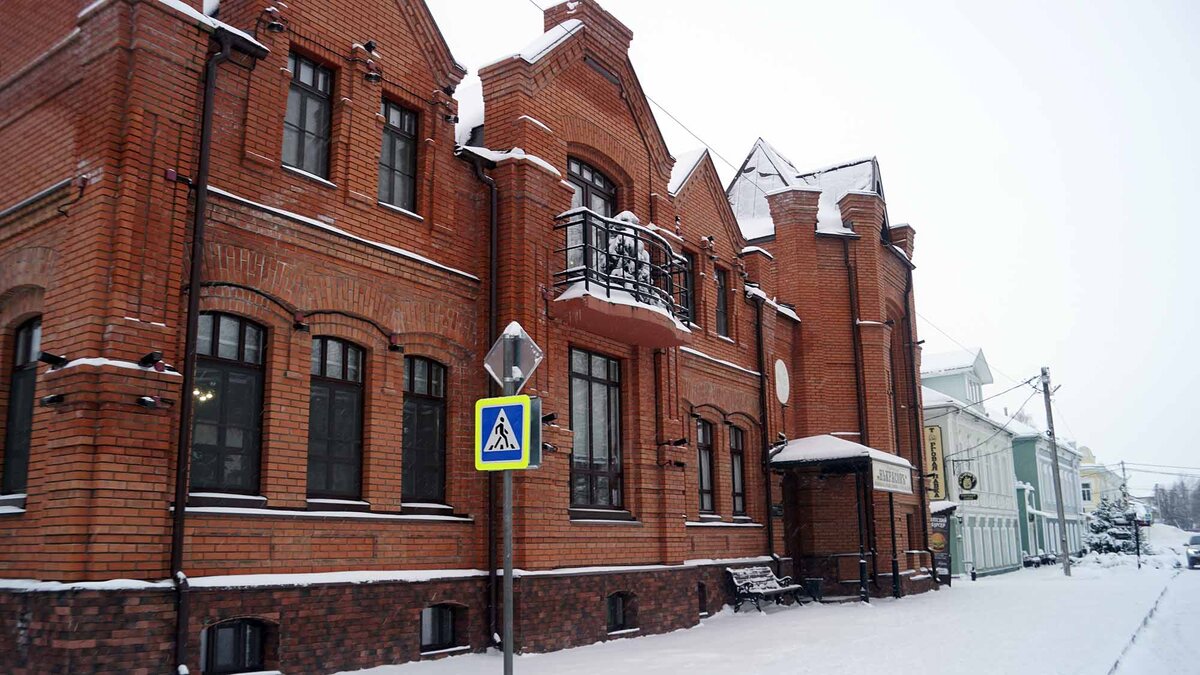 Особняки в центре Вятского.