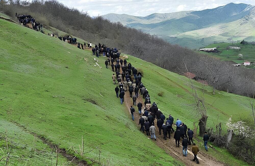 Армяне бегут. Армяне бегут из Карабаха.