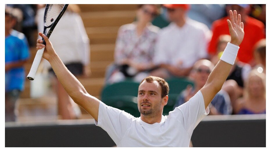    Сафиуллин обыграл Алькараса и пробился в третий круг «Мастерса» в Париже. Фото: Reuters