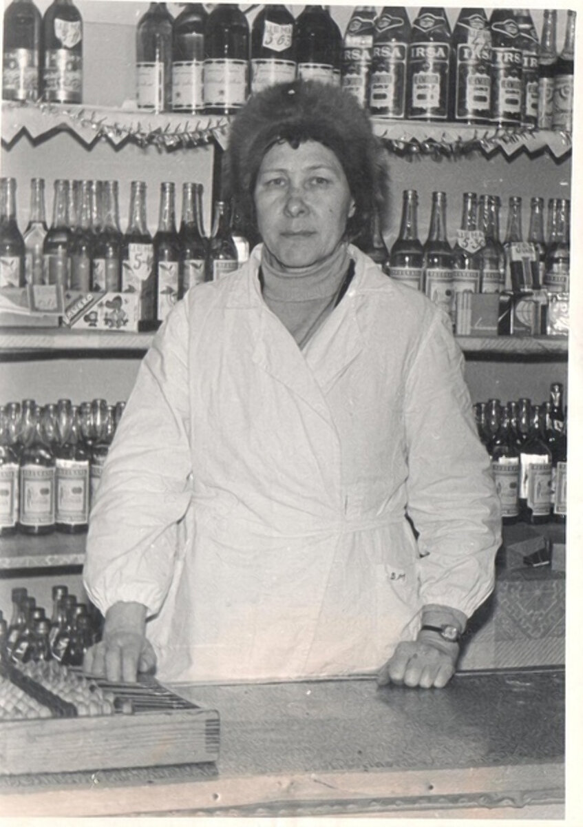 В СССР лидирующие позиции по продажам занимали три алкогольных напитка - вино (портвейны), водка и пиво. При этом цены на алкоголь были фиксированные. Не то, что сейчас.