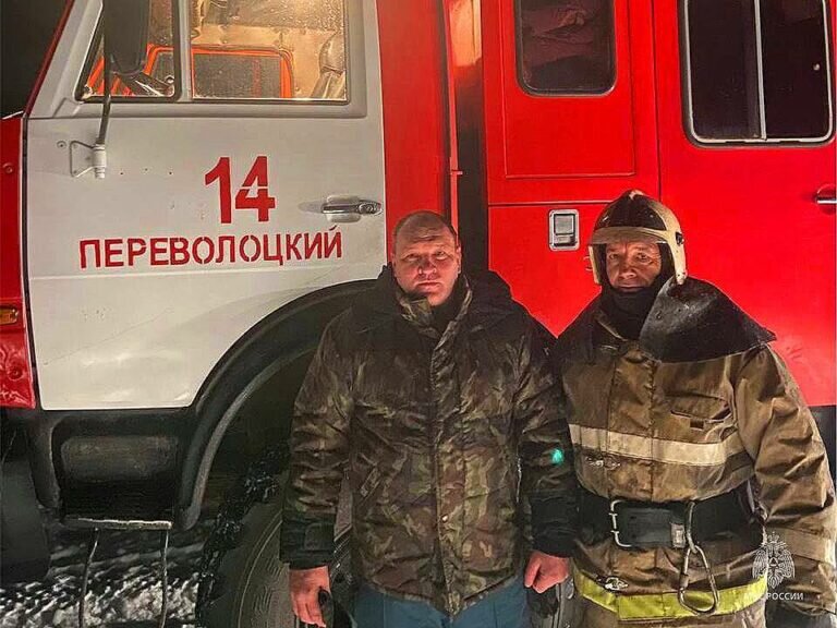    В Переволоцком районе сотрудник МЧС спас из горящего дома мужчину-инвалида Андрей Севостьянов