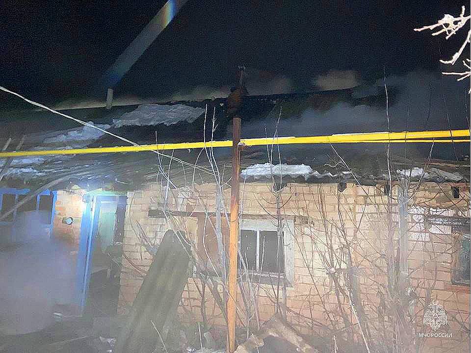    В Переволоцком районе сотрудник МЧС спас из горящего дома мужчину-инвалида Андрей Севостьянов