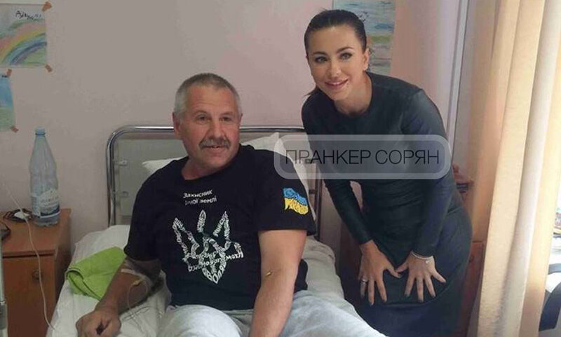 аня вырезала. аня вырезала. стих про пятиугольник. треугольник квадрат круг какая фигура получится. квадрат правее круга круг левее треугольника.