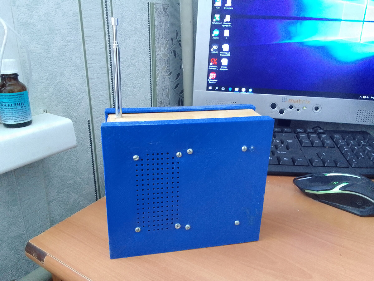 Передний вид радиоприёмника "August-1"