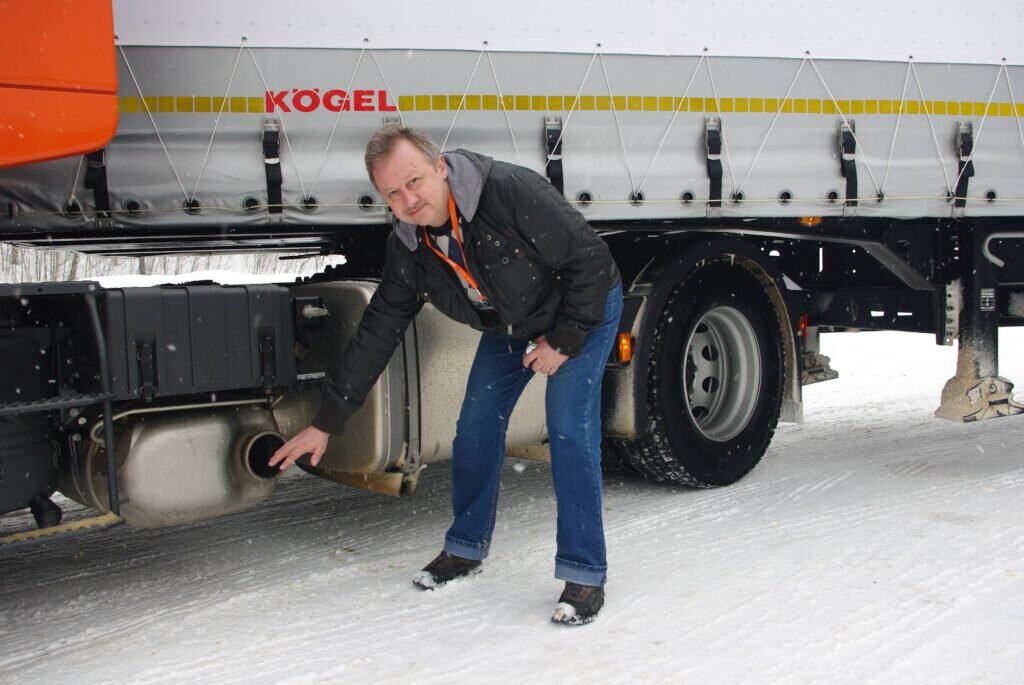 Работа автомобиля с Евро-6 впечатляет: можно подставить под выхлоп руку, и ладонь не пропитается запахом горелой солярки!