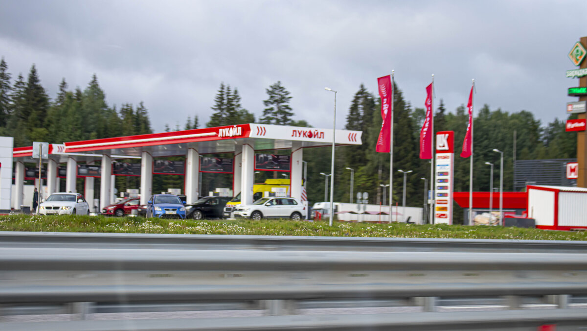 АЗС Лукойл на м11 Санкт-Петербург Москва. АЗС Лукойл на трассе м11. Лукойл м11 трасса АЗС. Санкт Петербург Москва АЗС на м-11.