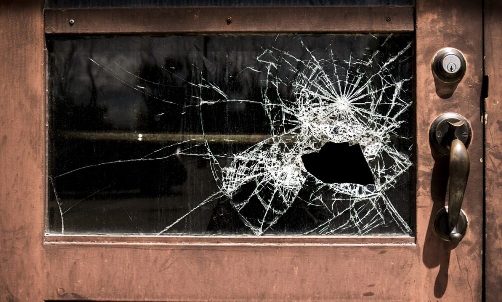 Отмена школьных занятий из-за низкой температуры. Отменили занятия в школах. Отменят ли школу. При какой температуре отменяются занятия в школе. Отмена занятий гололед.