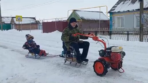 Новогодние катания на санках с мотоблоком