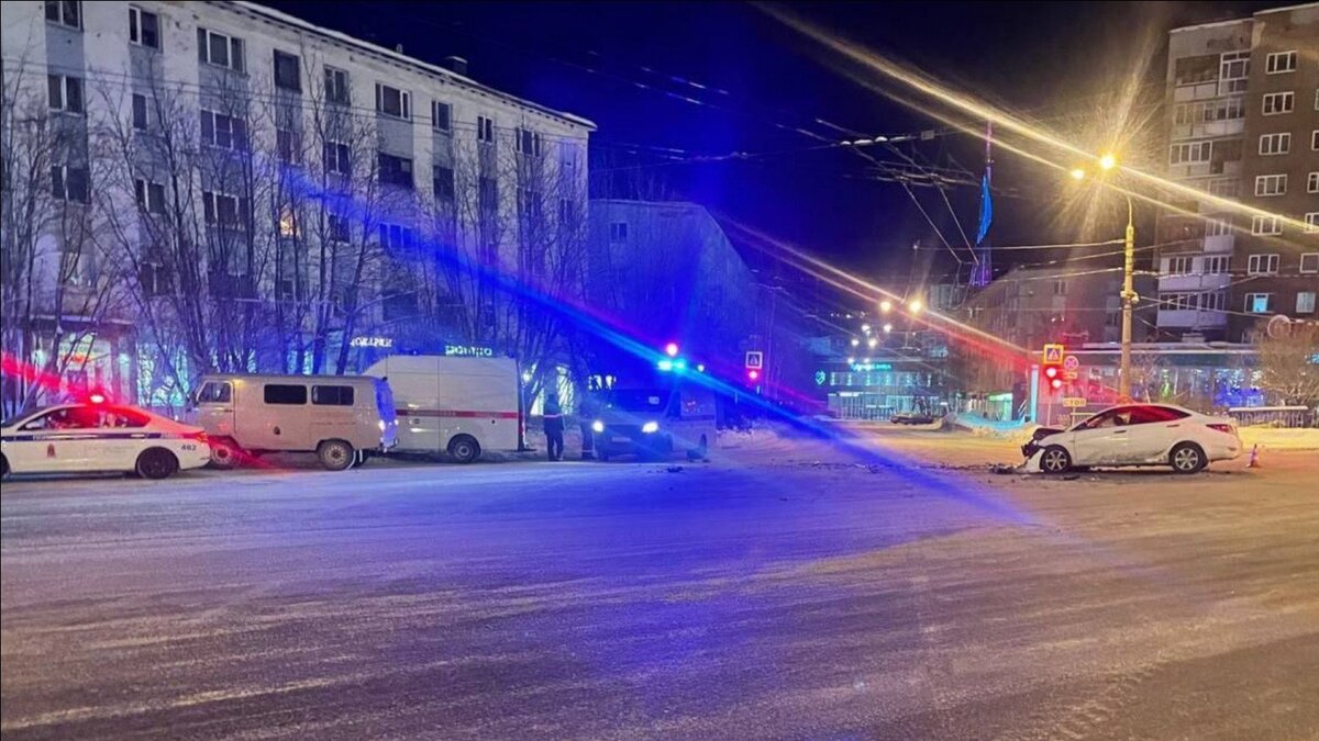 В ДТП с участием машины скорой помощи в Мурманске пострадали люди | Хибины  | Дзен