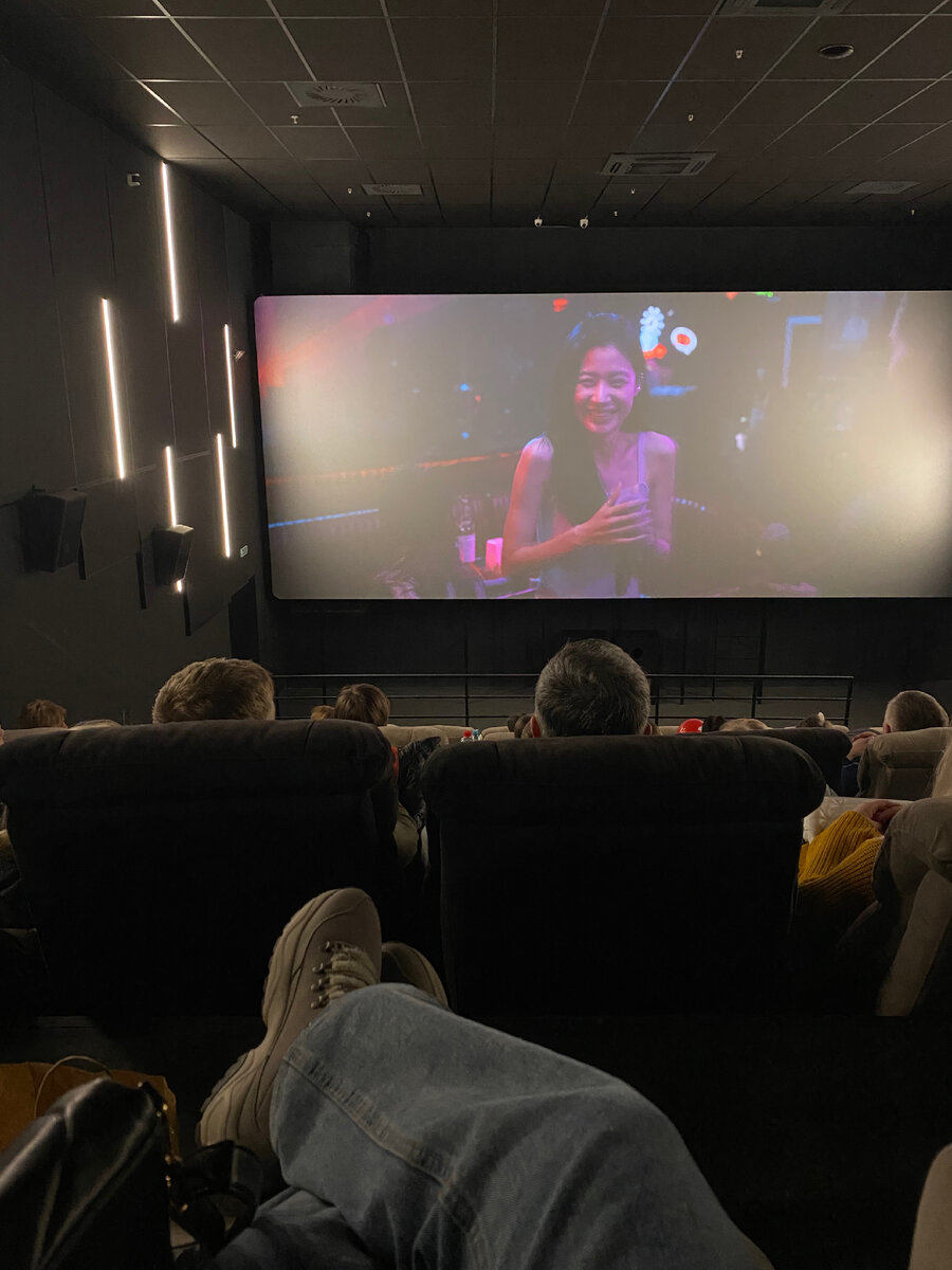 Люблю смотреть трейлеры перед фильмом, поэтому стараюсь не опаздывать 