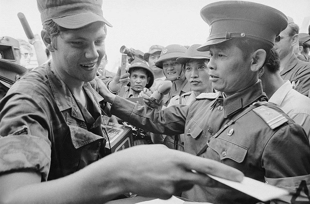 Русский вьетнамец. «Янки во Вьетнаме» (a Yank in Viet-nam), США, 1964, Р. Маршалл Томпсон (Marshall Thompson).. Сержант Сайгон. Советские солдаты во Вьетнаме. Солдаты США во Вьетнаме 1960е.